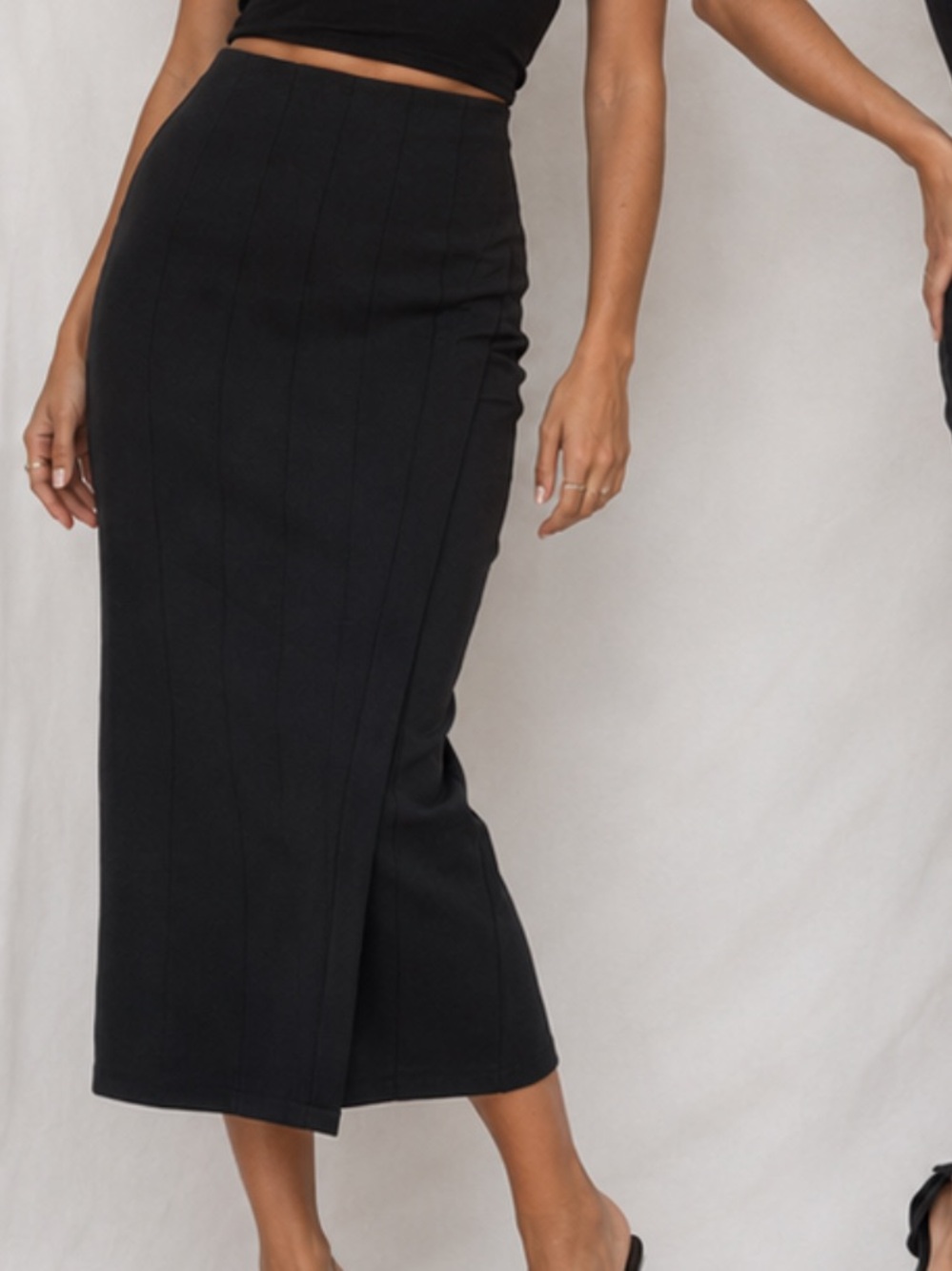 Black High-Waist Midi Skirt - Sleek Panel Seam Design